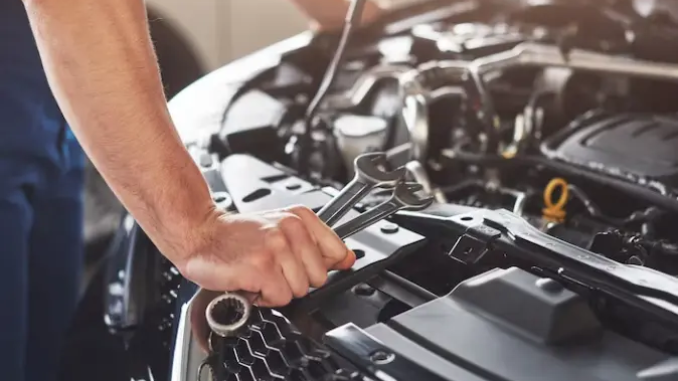 Kendaraan yang jarang bikin masalah biasanya bukan karena kebetulan. Penyebabnya lebih sederhana, perawatannya disiplin. Servis berkala membuat mesin bekerja lebih ringan, rem dan ban tetap aman, komponen lebih awet, dan biaya besar bisa ditekan sebelum muncul.